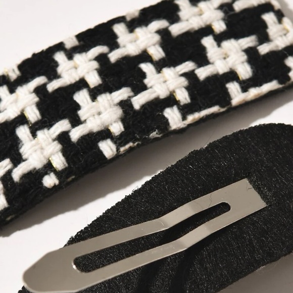 ⭐️ Awesome Pair Of Mismatched Fabric Checkered Houndstooth Print Hair Clips ⭐️ - Picture 3 of 3